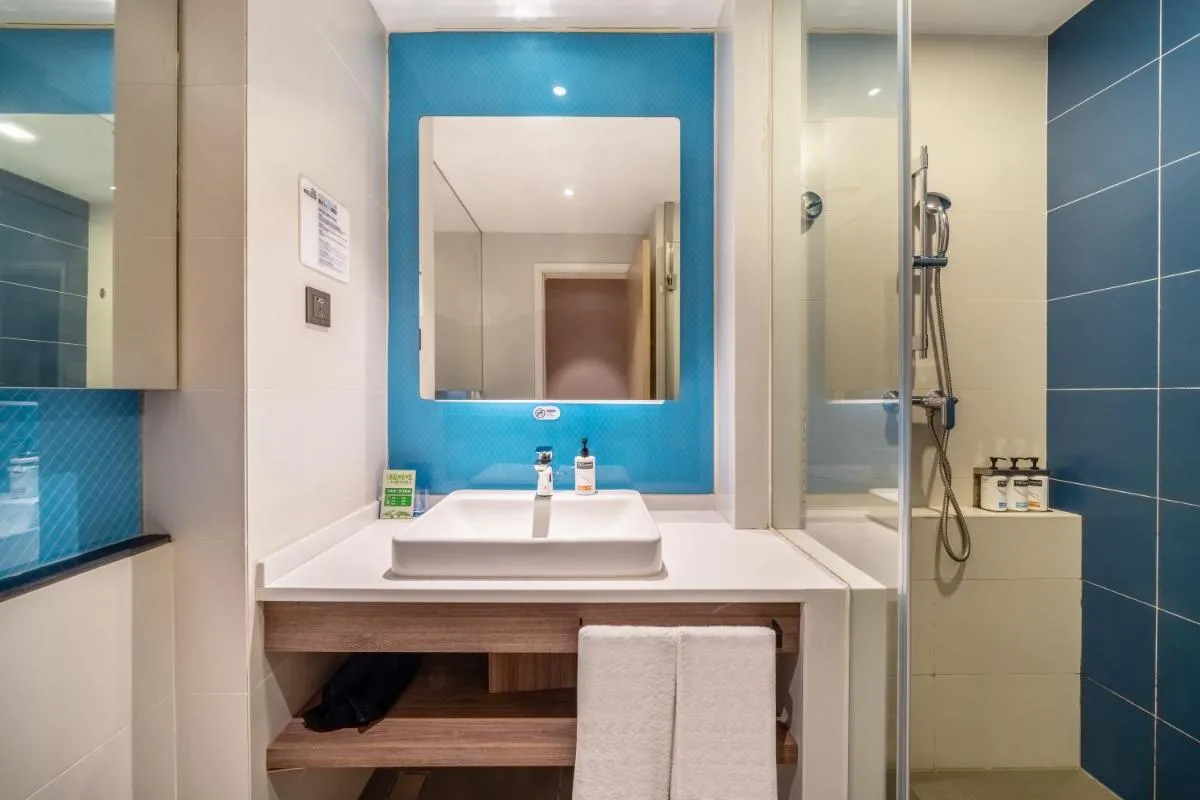 Image 2 of Holiday Inn Express Hangzhou Binjiang Aoti by IHG