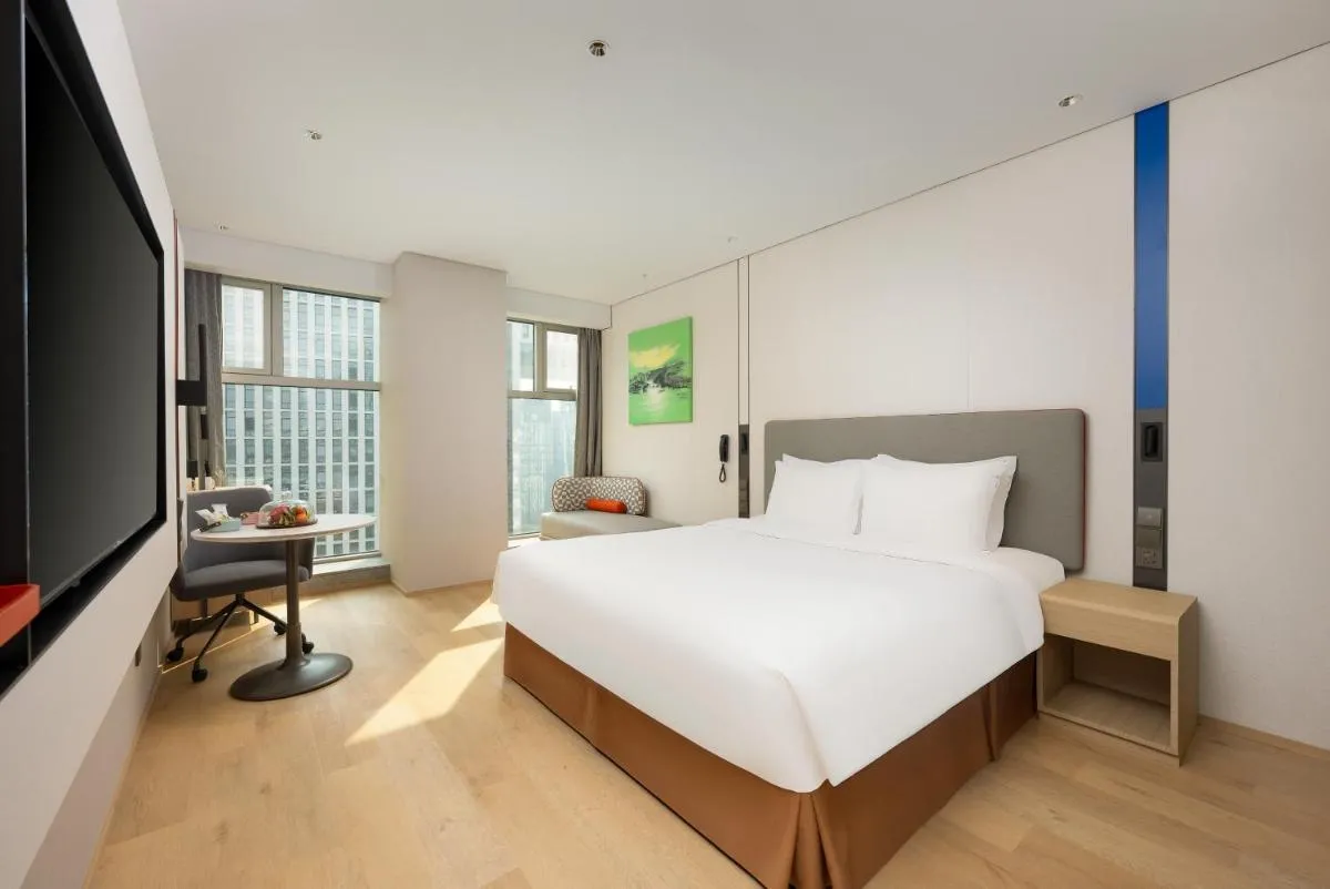 Image 1 of Holiday Inn Express Hangzhou Huanglong