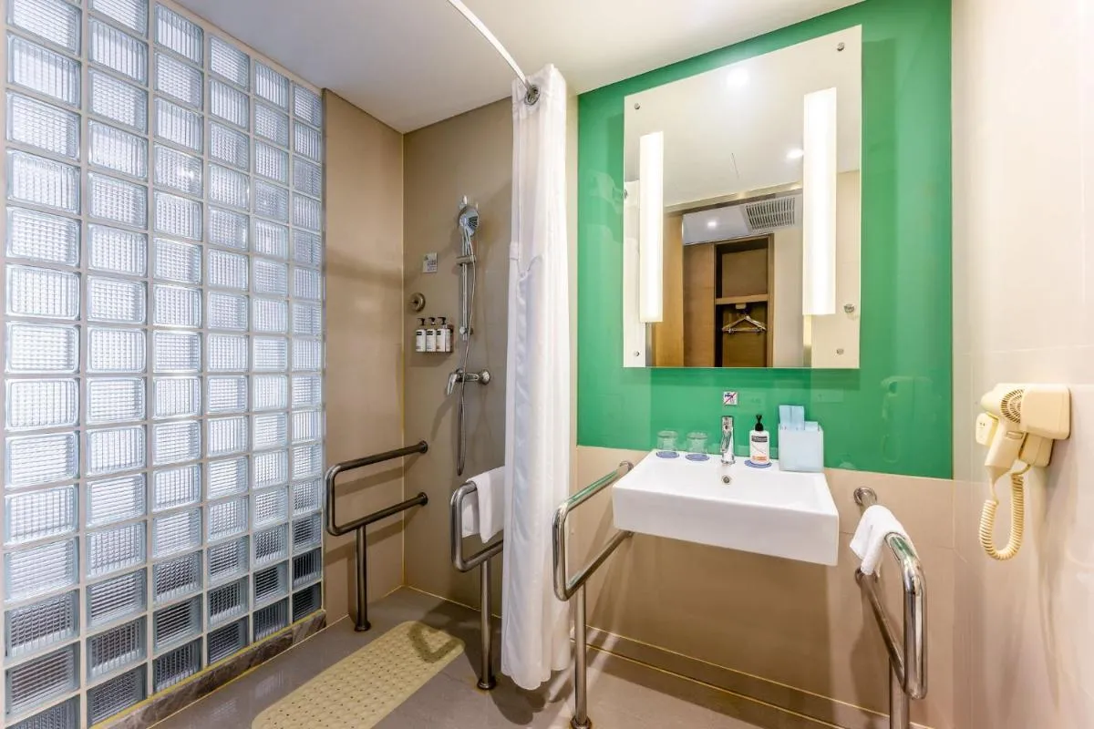 Image 2 of Holiday Inn Express Hangzhou Huanglong
