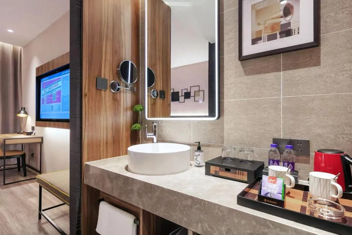 Image 2 of Home Selection Hangzhou Xihu Hubin i77 Store