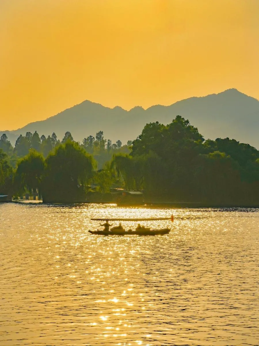 Image 3 of Nost algia S Hotel Hangzhou West Lake & Lingyin Temple 时光漫步S酒店杭州西湖店 Free laundry service, Free fresh ground coffee