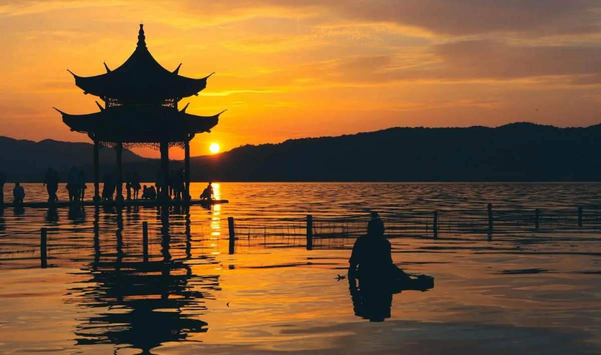 Image 2 of Nostalgia S Hotel Hangzhou West Lake & Hefang Old Street 时光漫步S酒店杭州西湖湖滨河坊街店 Free fresh ground coffee,Free laundry service