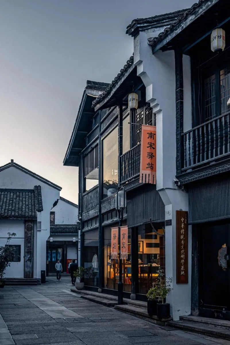 Image 3 of Nostalgia S Hotel Hangzhou West Lake & Hefang Old Street 时光漫步S酒店杭州西湖湖滨河坊街店 Free fresh ground coffee,Free laundry service
