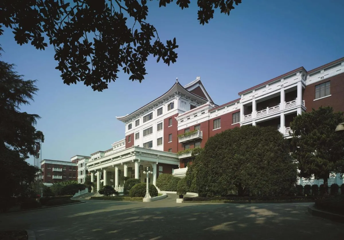 Image 5 of Shangri-La Hangzhou – The back garden of West Lake